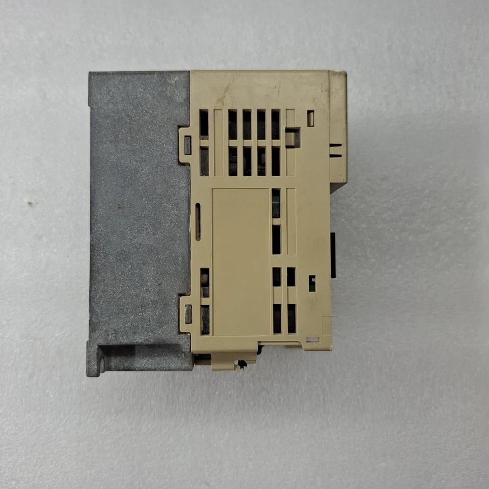 OMRON INVERTER 3G3MV-A2004 AC3PH 200-230V 50/60Hz 3.9A